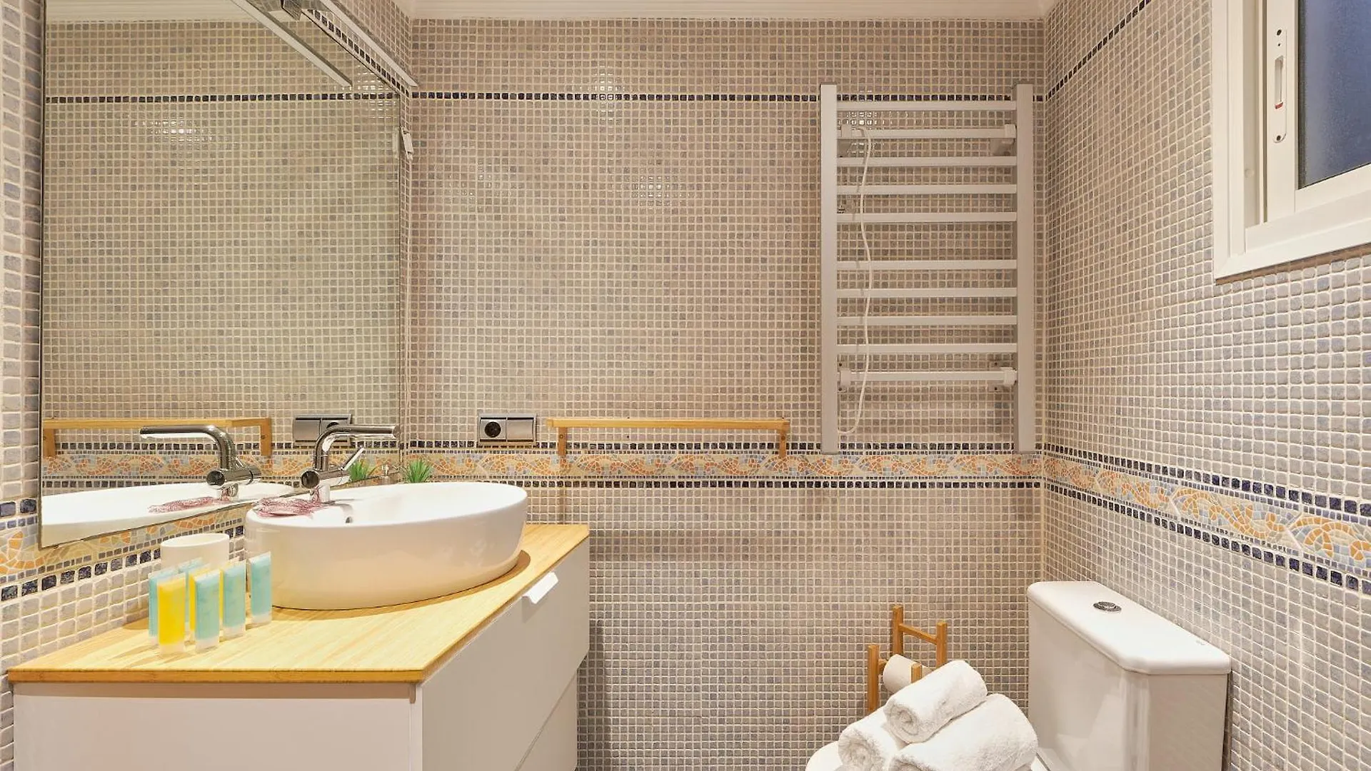 Alice'S Home Delight Malaga Apartment
